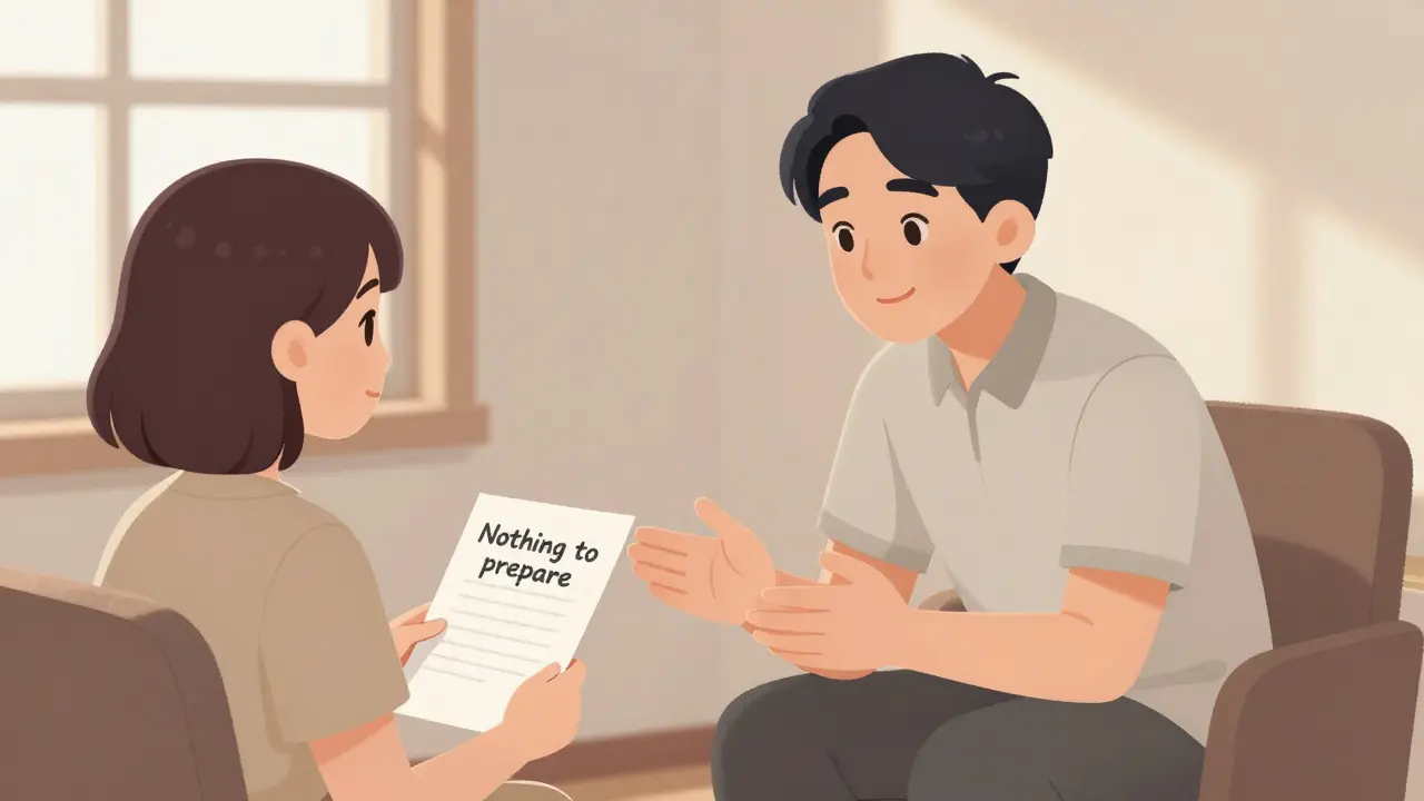 Terapeut a klient spolu klidně mluví, klient drží prázdný papír.